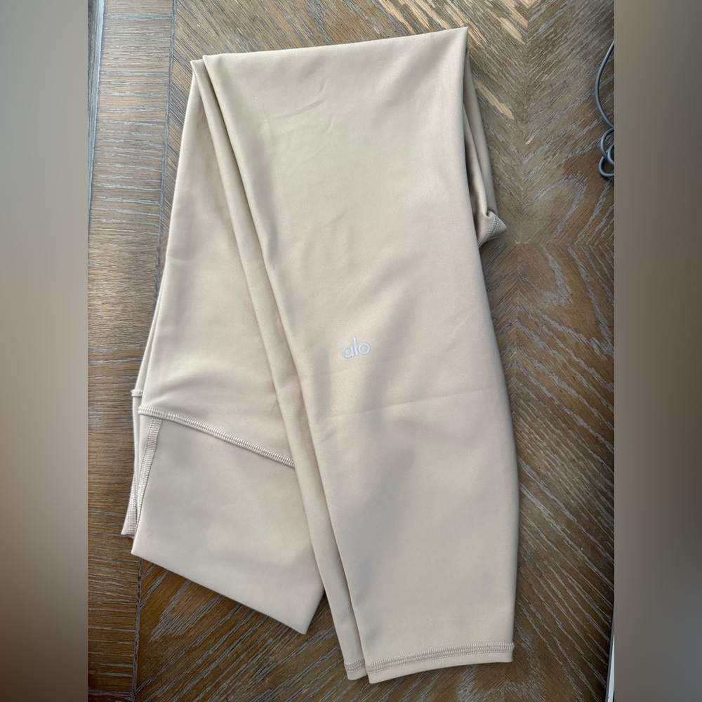 SOLD Alo Yoga Airlift Legging size L Color Gravel New Without Tags. - Picture 3 of 5
